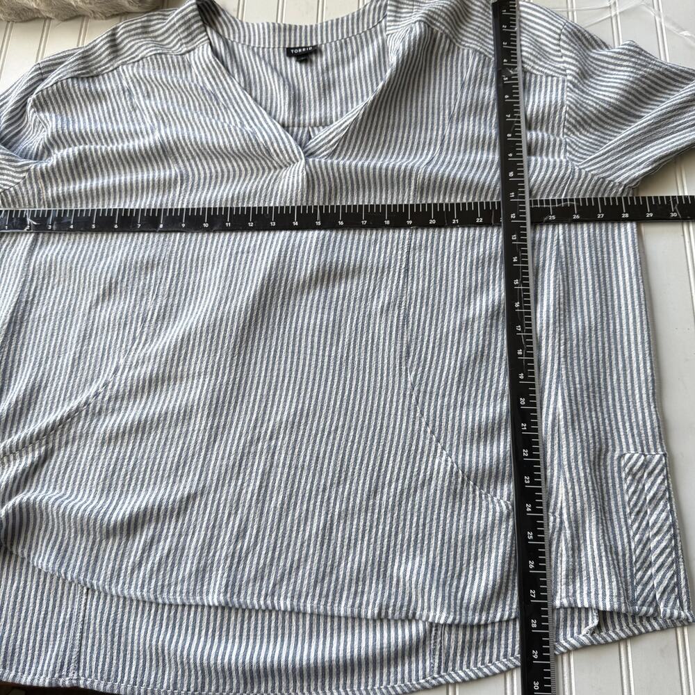 Torrid brand tunic top featuring a blue white vertical striped pattern. Size 2X - Picture 8 of 9